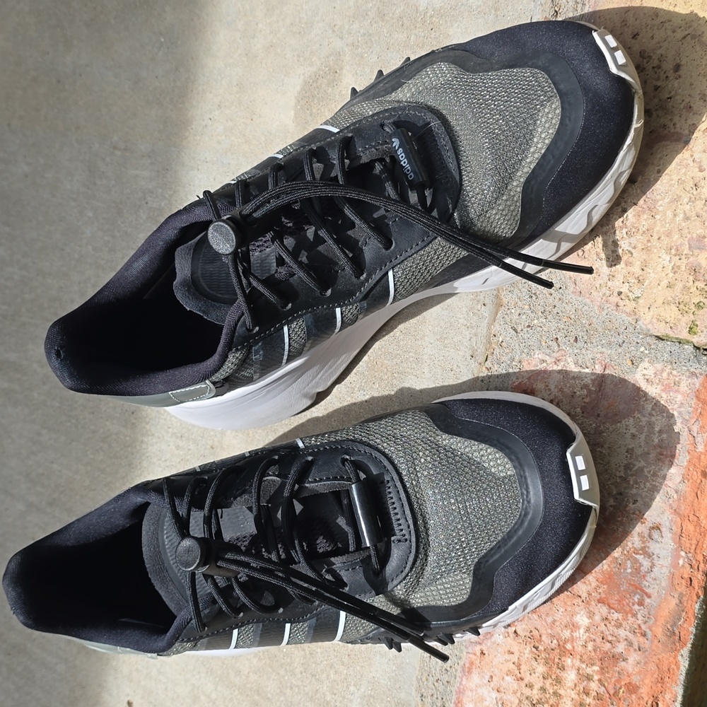 Women's Adidas tennis shoes